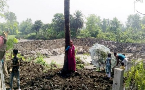 আলমডাঙ্গায় কুমার নদী দখলের মহোৎসব