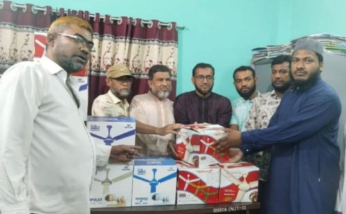 আলমডাঙ্গায় এতিমখানায় ফ্যান বিতরণ