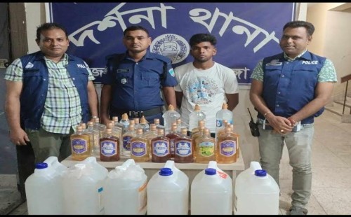 কেরুর ২৮ বোতল বিলাতি ও ৬৭ লিটার বাংলা মদসহ যুবক গ্রেপ্তার
