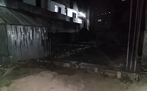 আলমডাঙ্গায় জোরপূর্বক জমি দখল করে বাড়ি নির্মাণের অভিযোগ