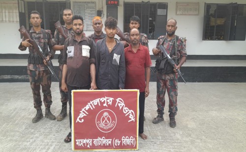 মহেশপুর সীমান্তে নারী-শিশুসহ আটক ৫৯