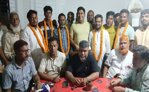 চুয়াডাঙ্গায় বিএনপি নেতা শরীফের সঙ্গে আলুকদিয়া ইউনিয়ন কৃষক দলের নবগঠিত কমিটির নেতৃবৃন্দের সৌজন্য সাক্ষাৎ