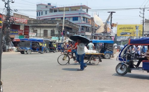 চুয়াডাঙ্গায় টানা দাবদাহে অতিষ্ঠ প্রাণিকূল, হাসপাতালে বাড়ছে রোগীর চাপ