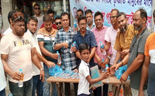 চুয়াডাঙ্গায় তীব্র গরমের জনদুর্ভোগে পাশে বিএনপি