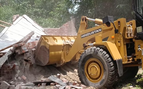 সওজের অভিযানে গুঁড়িয়ে দেয়া হলো পাকা ভবন