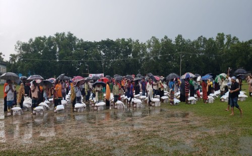জীবননগরে ফুড প‍্যাকেট পেল ৫০০ পরিবার