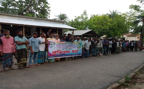 সানোয়ারকে হত্যাচেষ্টার অভিযোগে কুকিয়া চাঁদপুর বাজারে প্রতিবাদ সভা