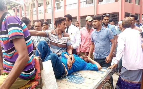 মেহেরপুর আদালত চত্বরে দুই পক্ষের সংঘর্ষ