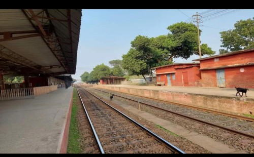 টানা ১০ দিনের ছুটিতে জনশূন্য দর্শনা রেলবন্দর