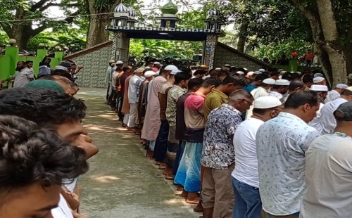 শিক্ষক ও কবি শওকত আলীর শেষ বিদায়ে সরোজগঞ্জে মানুষের ঢল