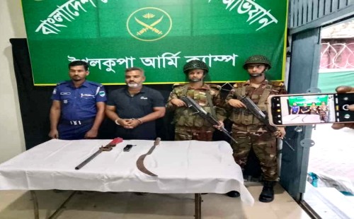 শৈলকূপায় সেনা অভিযানে অস্ত্রসহ হত্যা মামলার আসামি গ্রেপ্তার