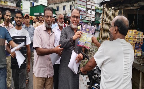 দর্শনায় বিএনপির ৩১ দফা বাস্তবায়নে লিফলেট বিতরণ