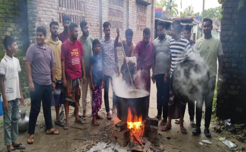 পবিত্র আশুরা উপলক্ষে দর্শনায় দোয়া  ও ছিন্নি বিতরণ