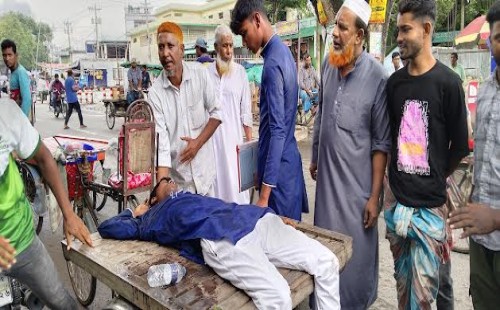 দর্শনায় মোটরসাইকেল-ভ্যান সংঘর্ষে আহত ৩