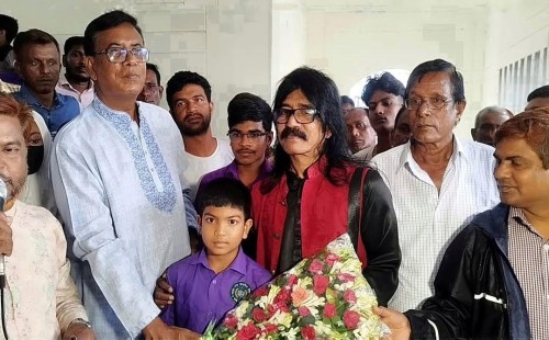 গাংনীতে খুদে বিজ্ঞানীকে সংবর্ধনায় আনন্দের জোয়ার