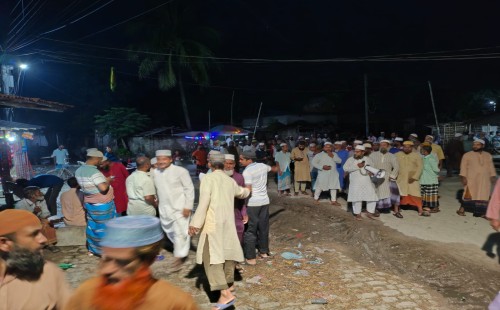 হাজরাহাটি গ্রামে জামায়াত নেতা অ্যাড. রাসেলের গণসংযোগ
