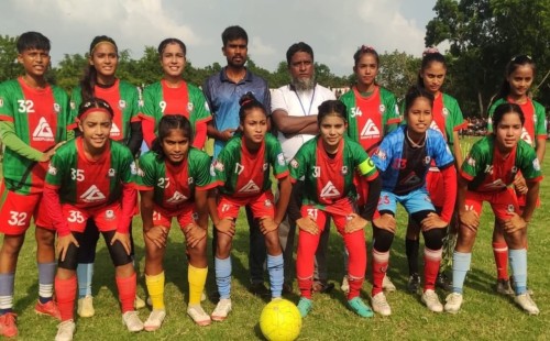 গাংনীতে প্রমিলা প্রীতি ফুটবল প্রতিযোগিতা অনুষ্ঠিত