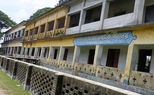 নৈশপ্রহরী না থাকায় নিরাপত্তাহীন দত্তনগর হাইস্কুল