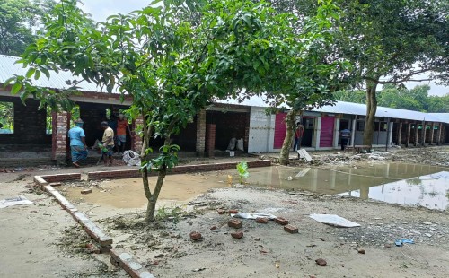 মহেশপুরে আধুনিক দলিল লেখক ব্যারাক নির্মাণ