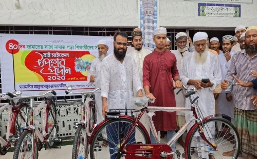 ঝিনাইদহে মসজিদে জামাতে নামাজ পড়ে ৫ শিক্ষার্থীর বাইসাইকেল জয়