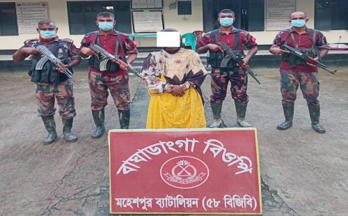 মাদক উদ্ধার, পতাকা বৈঠকে নারীকে ফেরত