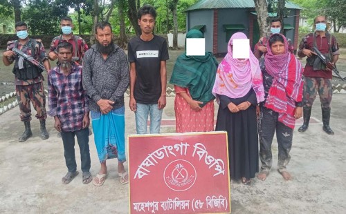 অনুপ্রবেশকালে ১৩ বাংলাদেশি আটক