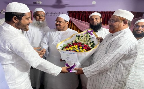 চরমোনাই পীরের সঙ্গে চুয়াডাঙ্গা জেলা জামায়াত নেতাদের সৌজন্য সাক্ষাৎ ও মধ্যাহ্নভোজ