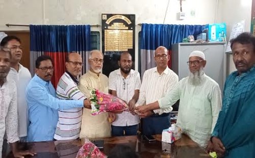 স্কুলে শহিদ মিনার নির্মাণকাজে উদ্বোধন