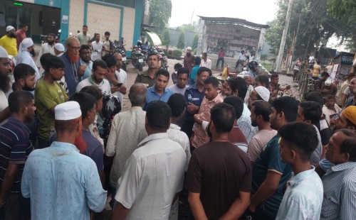 চুয়াডাঙ্গা বড় বাজারে ফুটপাত দখলমুক্ত করতে অভিযান