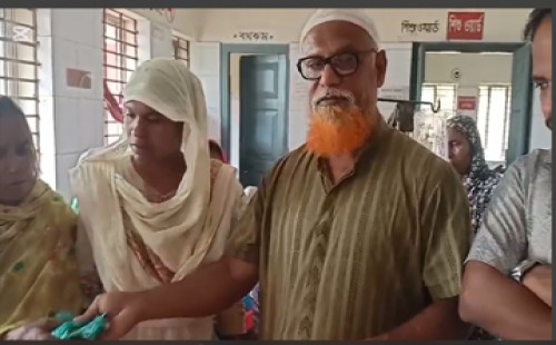 জীবননগরের ছটাংগায় অসহায় পরিবারকে সহায়তা