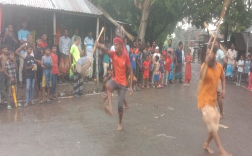 আন্দুলবাড়ীয়ায় ঐতিহ্যবাহী লাঠি খেলা অনুষ্ঠিত