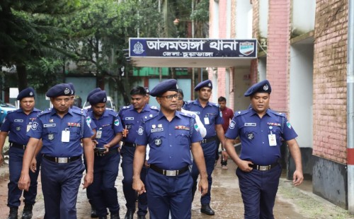 আলমডাঙ্গা থানা পরিদর্শনকালে এসপি গোলাম মওলা