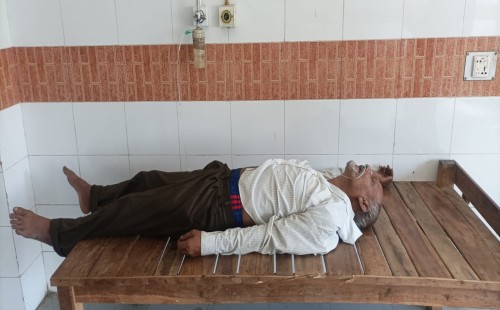 চুয়াডাঙ্গায় অজ্ঞাত অচেতন ব্যক্তিকে হাসপাতালে ভর্তি