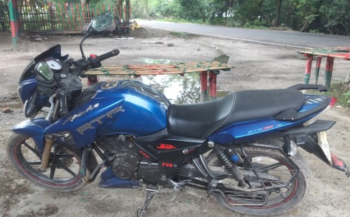 দামুড়হুদায় সড়কের পাশ থেকে মোটরসাইকেল চুরি