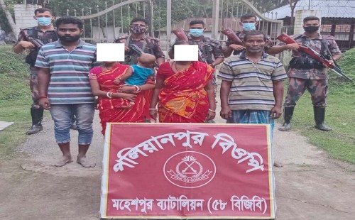অবৈধ অনুপ্রবেশের দায়ে শিশুসহ আটক ১২