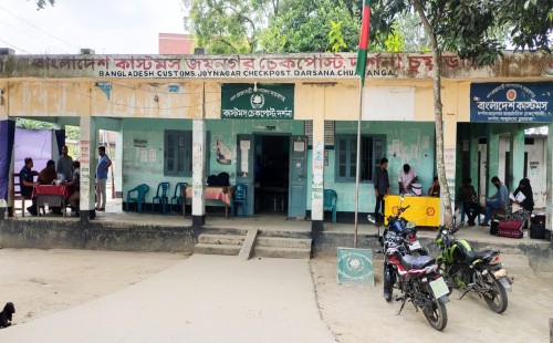 ভারতে বাংলাদেশি রোগীর মৃত্যু, দর্শনা চেকপোস্টে স্বজনদের অপেক্ষা