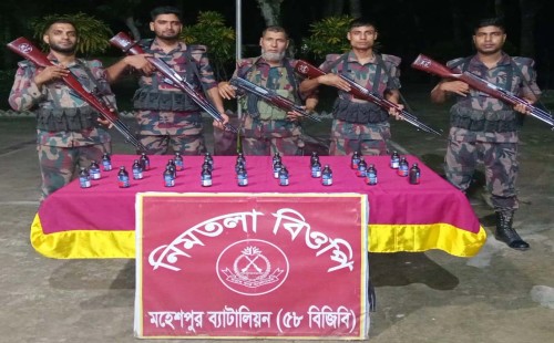 জীবননগর ও মহেশপুর সীমান্তে ফেনসিডিল, মদ, গাঁজা ও ভায়াগ্রা উদ্ধার