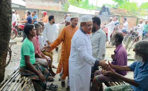 দর্শনা রেলস্টেশনে চায়ের দোকান উদ্বোধনকালে রুহুল আমিন