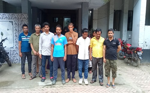 ভারত ফেরত ২২ বাংলাদেশিকে পরিবারের জিম্মায় হস্তান্তর