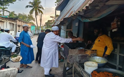 দামুড়হুদায় রাস্তা মেরামতের উদ্বোধনকালে রুহুল আমিন