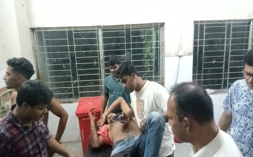 চুয়াডাঙ্গায় দুই যুবককে কুপিয়ে জখম, ঢাকায় রেফার্ড