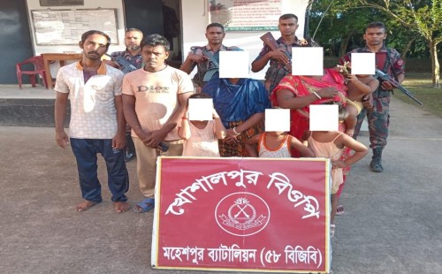 ভারতে প্রবেশকালে ৮ বাংলাদেশি আটক
