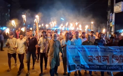নুরের ওপর হামলার প্রতিবাদে ঝিনাইদহে এনসিপির মশাল মিছিল