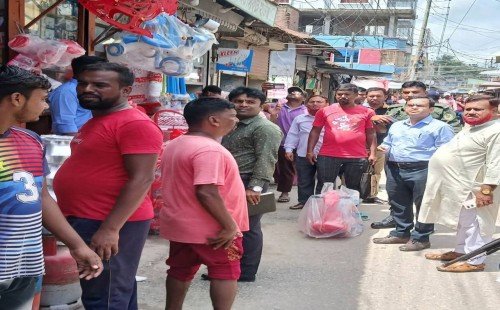 আলমডাঙ্গা পৌরসভার ফুটপাত দখলমুক্ত করতে বিশেষ অভিযান