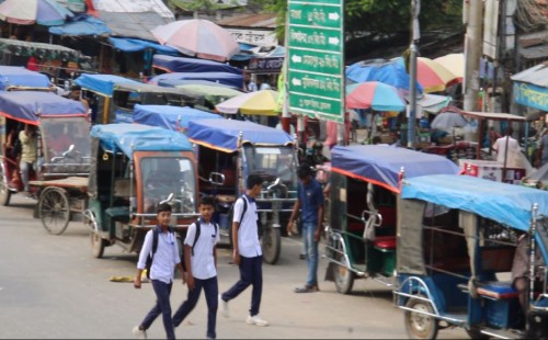 চুয়াডাঙ্গায় ভ্যাপসা গরমে জনজীবন বিপর্যস্ত