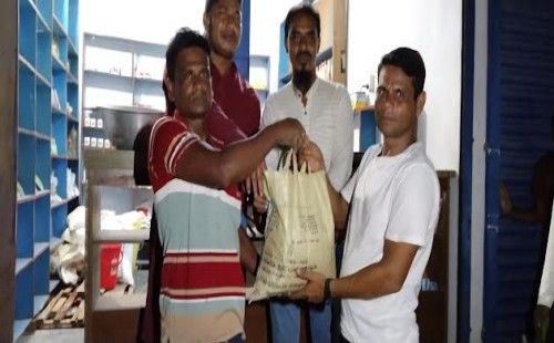 দর্শনায় কৃষকের মাঝে বিনামূল্যে বীজ বিতরণ