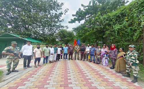 ভারতে আটক ১২ বাংলাদেশিকে হস্তান্তর