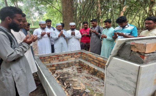 শহিদ শুভর কবর জিয়ারত ও দোয়া