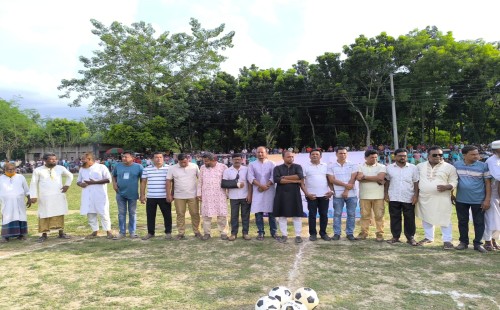 আলমডাঙ্গায় ফুটবল টুর্নামেন্টের বর্ণাঢ্য উদ্বোধন