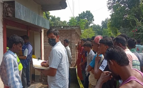 দর্শনায় চোর সন্দেহ করে যুবককে গণপিটুনি!